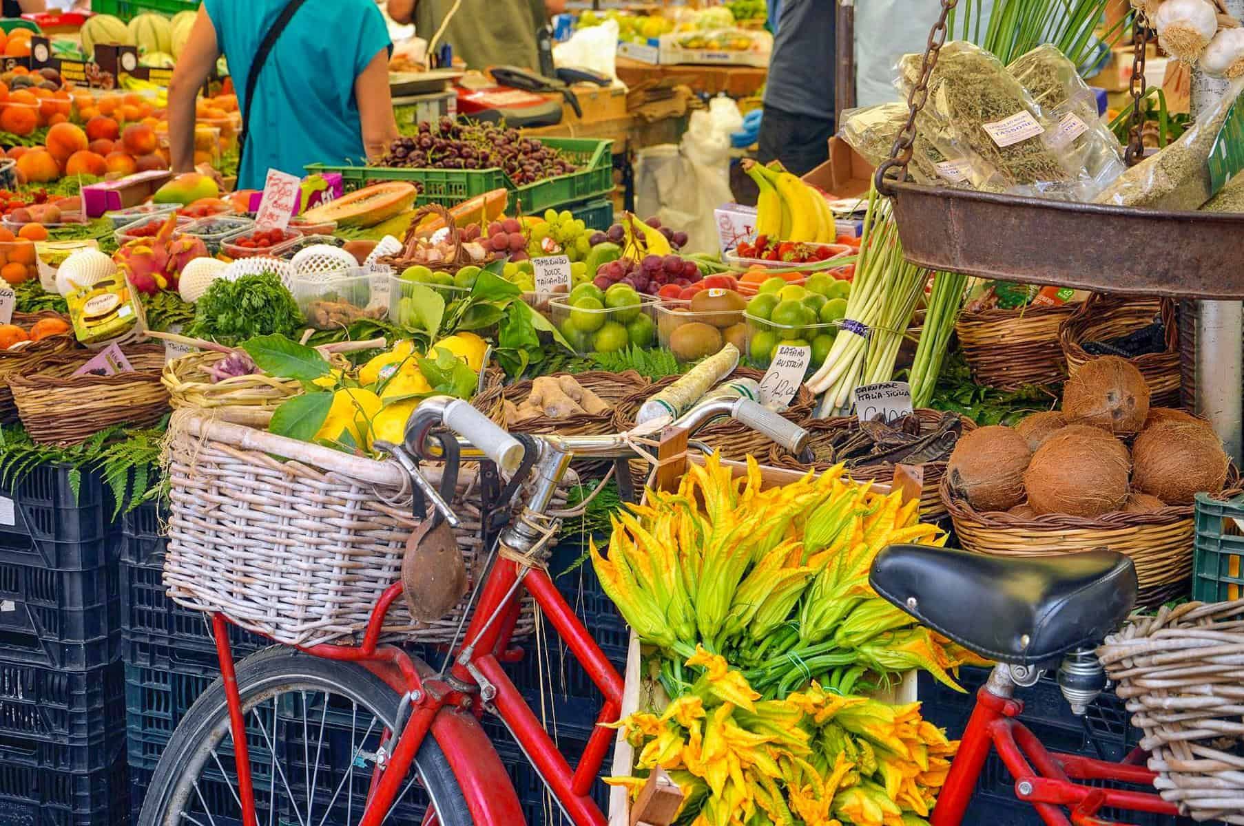 Market in Como