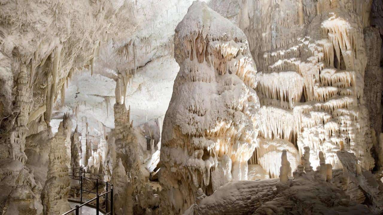 Postojna cave white hall